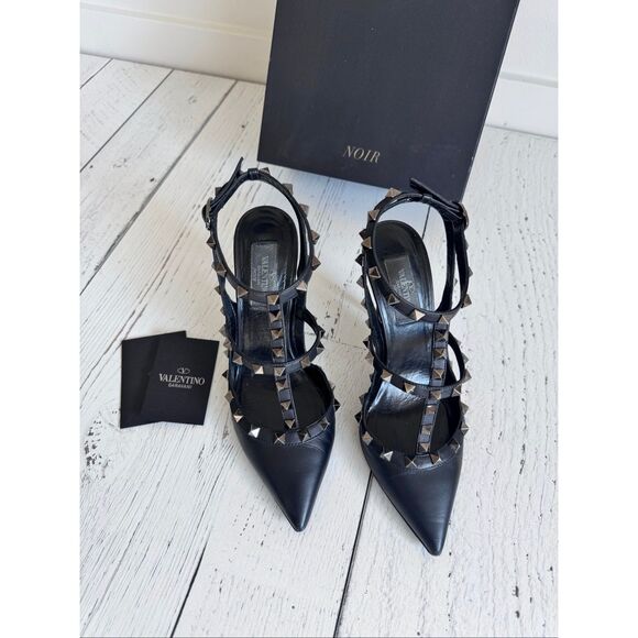 Valentino Garavani - Matte Black Rockstud Leather Pumps - Picture 3 of 7